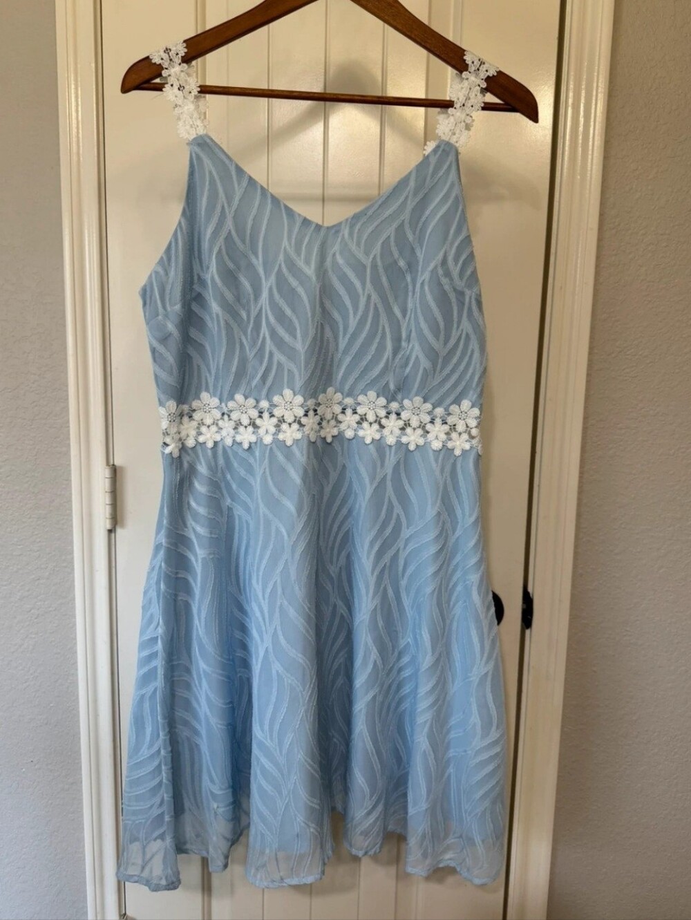 Light Blue Floral-Applique Mini Dress Sz L